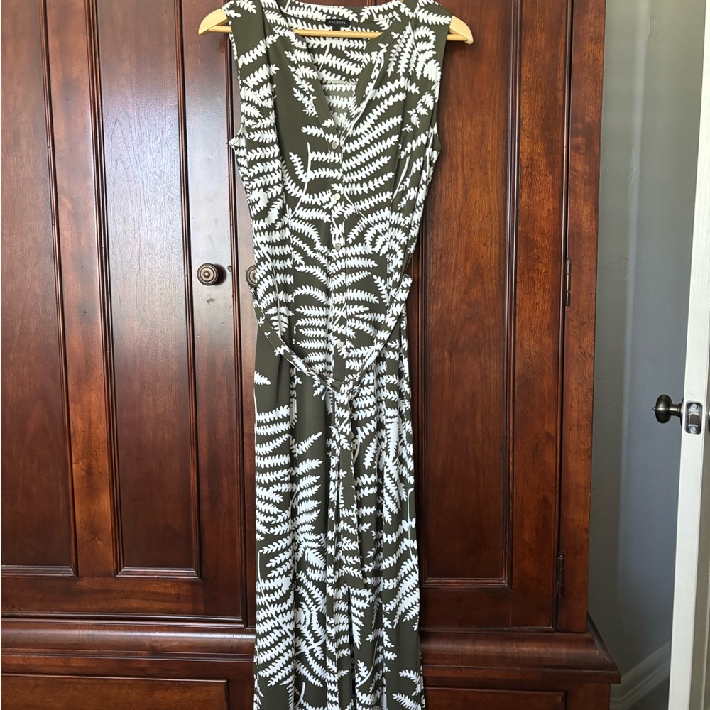 Olive Green and White Sleeveless Maxi Dress